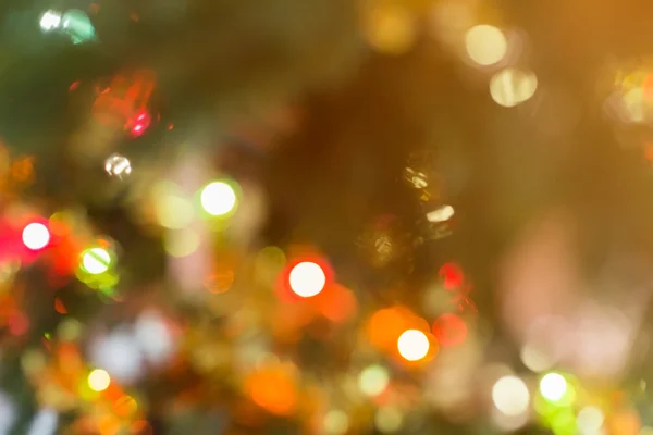 Célébration floue de la lumière sur l'arbre de Noël — Photo