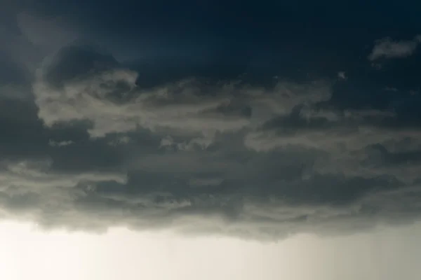 Hujan lebat awan badai, badai dramatis langit — Stok Foto