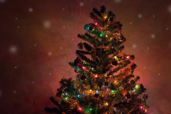 Sfondo di Natale, albero di Natale decorato con scintillio — Foto Stock