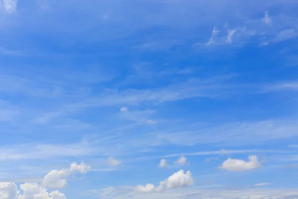 Cloud on clear blue sky, cloudy dramatic sky background — Stock Photo, Image