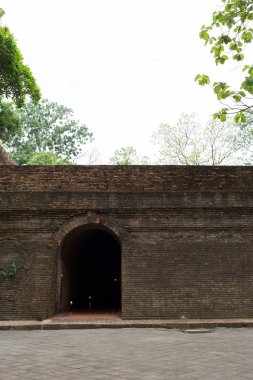 Tay Tapınak, tünelde wat umong, chiang mai