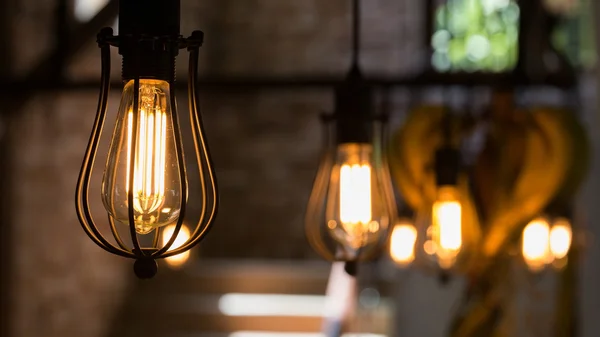 Lampe lumière électricité pendaison décorer intérieur de la maison — Photo