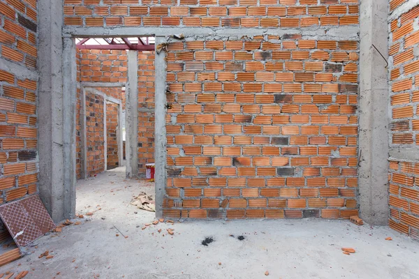 Mur structurel en brique dans le bâtiment résidentiel — Photo