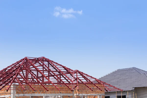 Structural steel beam on roof of building residential — Stock Photo, Image