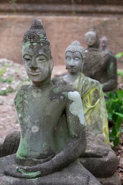 Estatua de buddha en wat umong, chiang mai, viajar templo tailandés — Foto de Stock