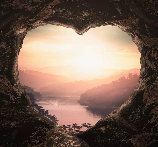 川や山の夕日の背景に洞窟のハート形 — ストック写真