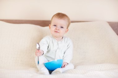 8 aylık bebek kaseden yemek