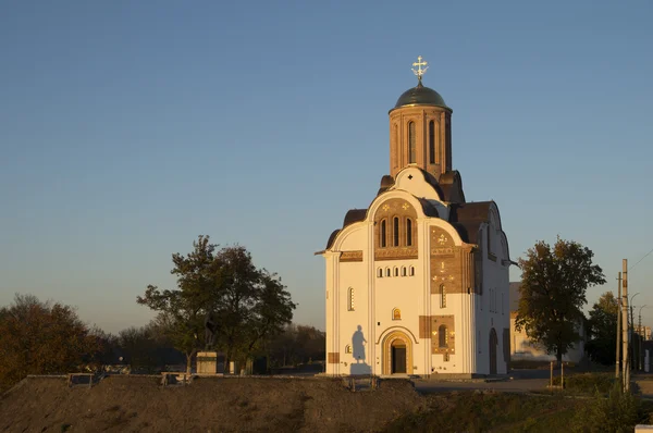 Pravoslavná církev na kopci — Stock fotografie