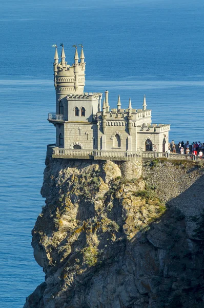 Yuva dekoratif Castle Crimea'da yutar — Stok fotoğraf