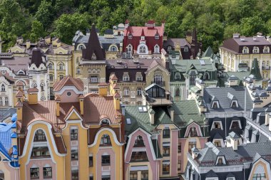 2025.04.30, Kyiv, Ukrayna: Kyiv 'deki Vozdvizhenka' nın ünlü yerleşim bölgesi.