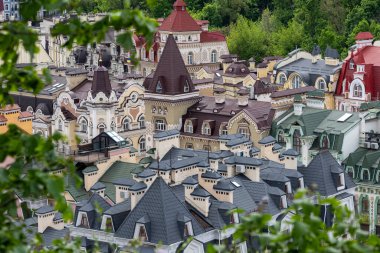 2025.04.30, Kyiv, Ukrayna: Kyiv 'deki Vozdvizhenka' nın ünlü yerleşim bölgesi.