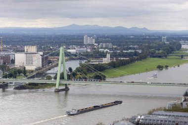 Ren Nehri Köln Almanya, Köln Ren Nehri üzerindeki hava manzarası Almanya Katedrali