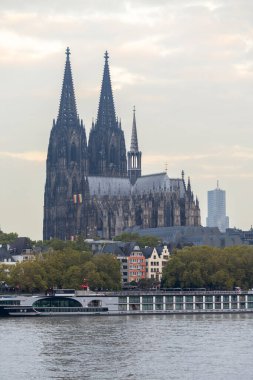 Eski Köln 'ün Sabah Manzarası. Köln Katedrali