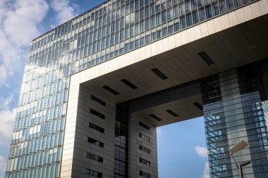 Kranhaus İş Merkezi 'nin mimari bir unsuru, Gün Işığı Manzarası, Köln Almanya