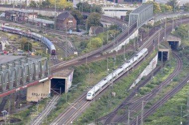 Köln ve demiryolu raylarının hava manzarası, Köln Şeytan Üçgeni manzarası.