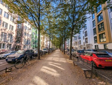 Köln, Almanya - 29 Eylül 2025: Köln şehir sokağı, merkez bölge.