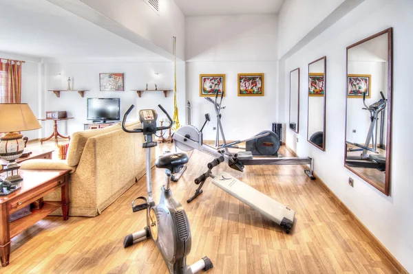 Gym i moderna villa — Stockfoto