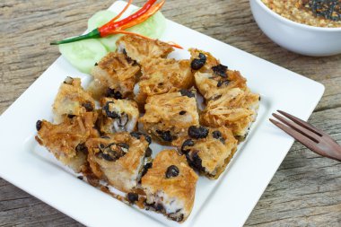 Tay aperatif Taro ve siyah fasulye kızarmış