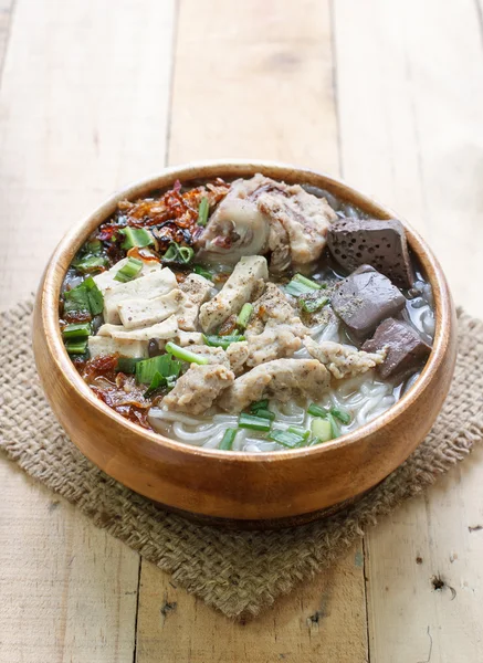 돼지고기 갈비 쌀 국수 수프, 베트남 국수 수프 — 스톡 사진
