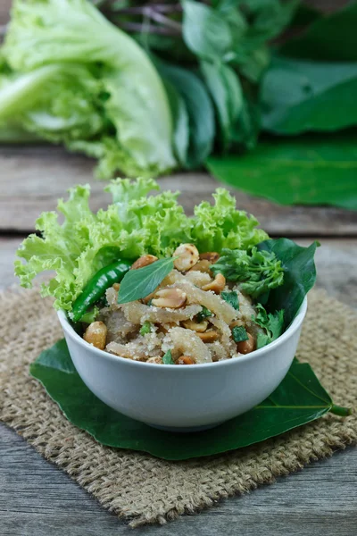 Comida tailandesa carne de porco assada picada e socada, selecione o foco — Fotografia de Stock