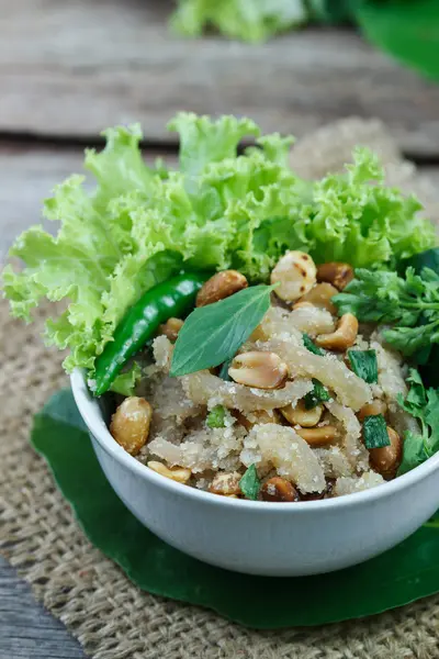 Comida tailandesa carne de porco assada picada e socada, selecione o foco — Fotografia de Stock