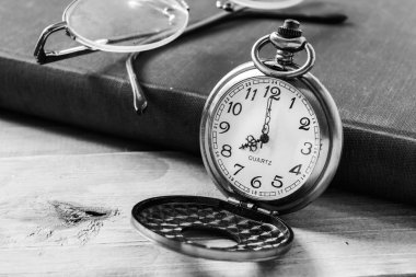 Cep saati kitaplar arka plan üzerinde