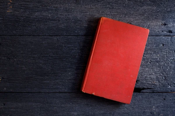 Natürmort ile ahşap üzerine eski kitap 