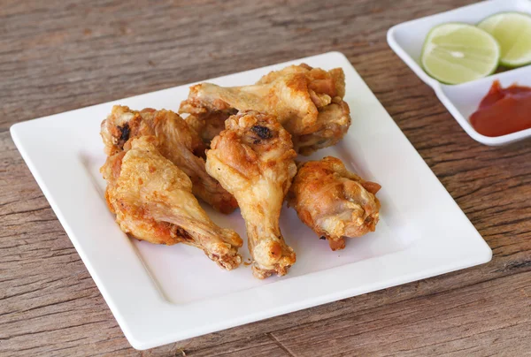 The amazing Salt and Pepper Chicken Wings deep fried with sauce — Stock Photo, Image