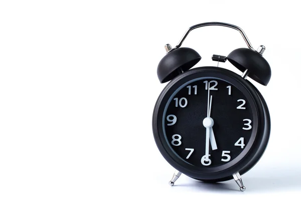 Reloj despertador negro de doble campana sobre fondo blanco — Foto de Stock