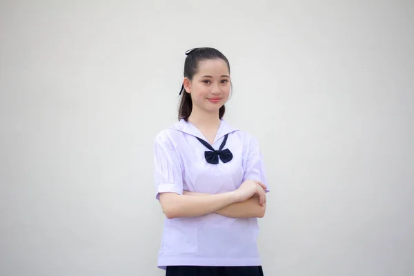 Asya Thai Ortaokulu Öğrencisi Üniforması Güzel Kız Gülümse Rahatla — Stok fotoğraf