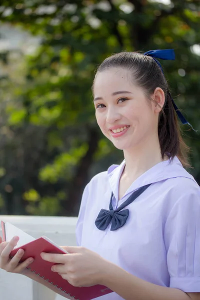 Asia Thai Junior Estudiante Secundaria Uniforme Hermosa Chica Sonrisa Relajarse — Foto de Stock