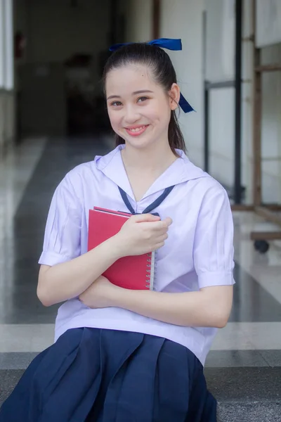 Asia Thai Junior Estudiante Secundaria Uniforme Hermosa Chica Sonrisa Relajarse — Foto de Stock