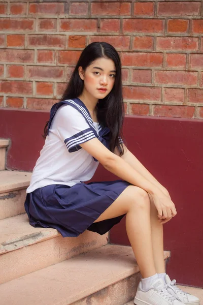 Japonês Teen Bela Menina Estudante Uniforme Feliz Relaxar — Fotografia de Stock