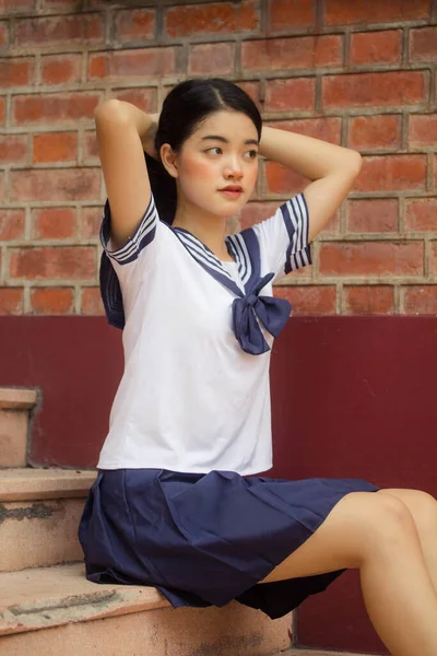 Japonês Teen Bela Menina Estudante Uniforme Feliz Relaxar — Fotografia de Stock