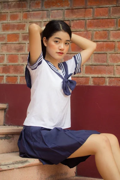 Japonês Teen Bela Menina Estudante Uniforme Feliz Relaxar — Fotografia de Stock