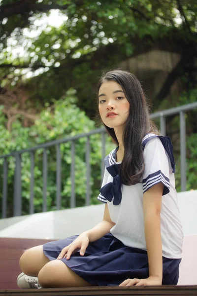 Japonês Teen Bela Menina Estudante Uniforme Feliz Relaxar — Fotografia de Stock