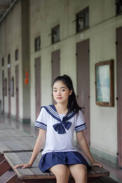 Japoński Nastolatek Piękne Dziewczyna Student Mundur Szczęśliwy Zrelaksować — Zdjęcie stockowe