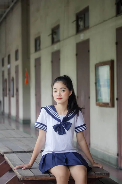 Japonês Teen Bela Menina Estudante Uniforme Feliz Relaxar — Fotografia de Stock