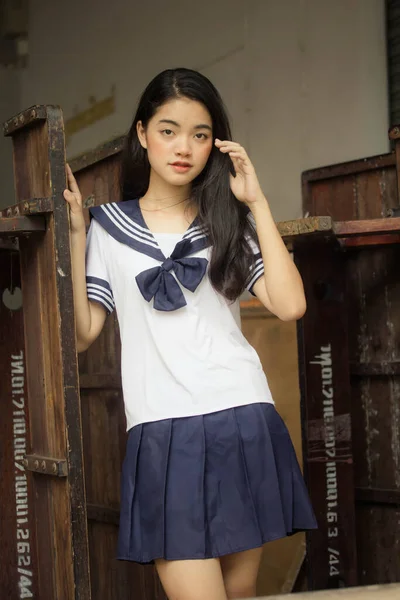 Japonês Teen Bela Menina Estudante Uniforme Feliz Relaxar — Fotografia de Stock