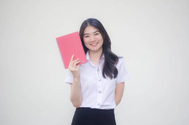 Taylandlı yetişkin üniversite üniforması güzel kız bir kitap göster.