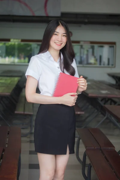 Tajska Studentka Uniwersytetu Odpoczywa — Zdjęcie stockowe