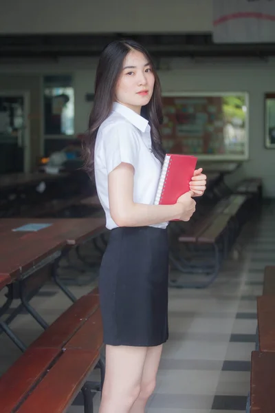 Thailändische Studentin Ruht Sich Aus — Stockfoto