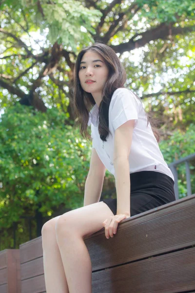 Thai Studentessa Universitaria Riposo — Foto Stock