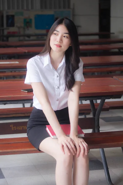 Siswa Universitas Wanita Thailand Beristirahat — Stok Foto
