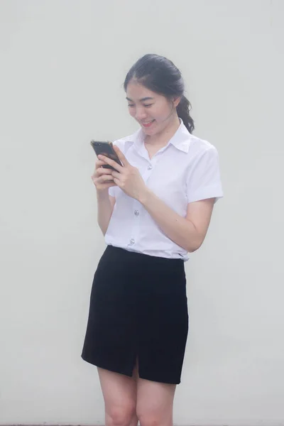 Thai Adult Student Universität Uniform Schönes Mädchen Mit Sie Telefon — Stockfoto