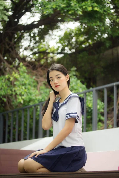 Japonês Teen Bela Menina Estudante Uniforme Feliz Relaxar — Fotografia de Stock