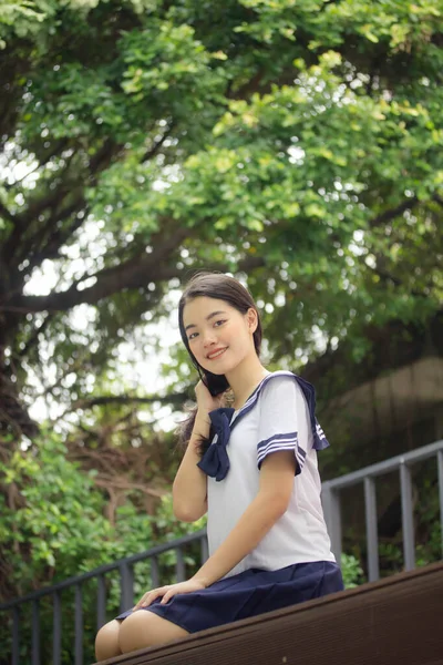 Japonais Adolescent Belle Fille Uniforme Étudiant Heureux Détendre — Photo