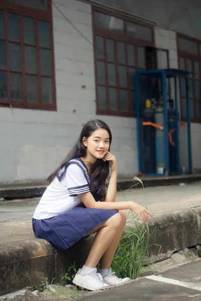 Japonês Teen Bela Menina Estudante Uniforme Feliz Relaxar — Fotografia de Stock