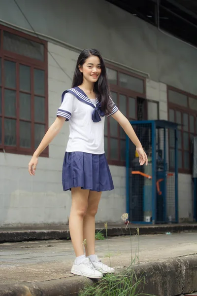 Japonês Teen Bela Menina Estudante Uniforme Feliz Relaxar — Fotografia de Stock