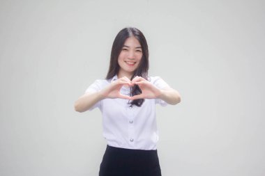 Taylandlı yetişkin üniversite üniforması güzel kız kalbini verir.